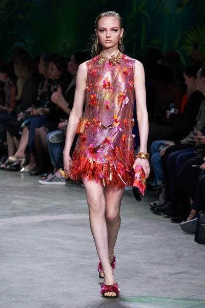 Look 50